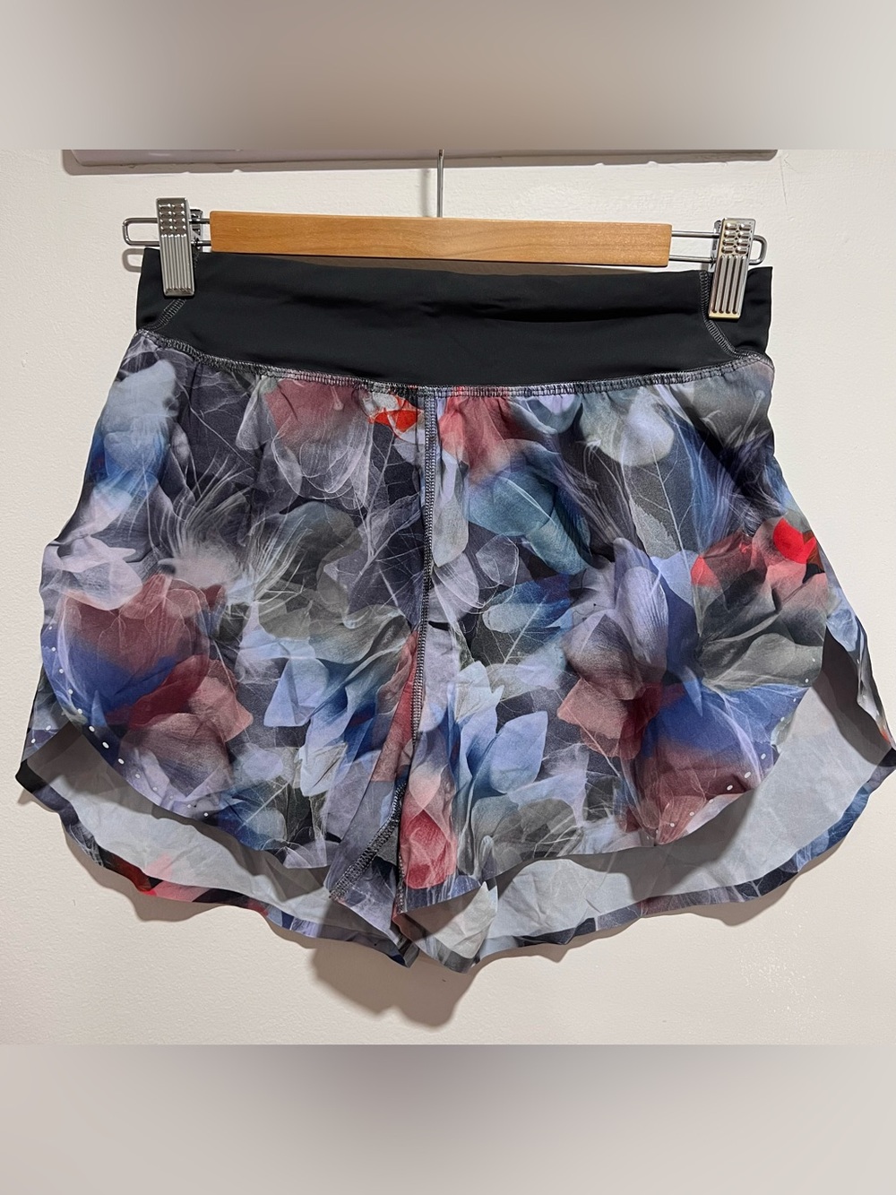 Lululemon Floral Print Women's Athletic Running Shorts